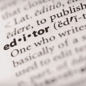 editor ist das englische Wort für Lektor. Eine professionelle Textüberarbeitung ist sinnvoll nach dem Verfassen einer wissenschaftlichen Arbeit.