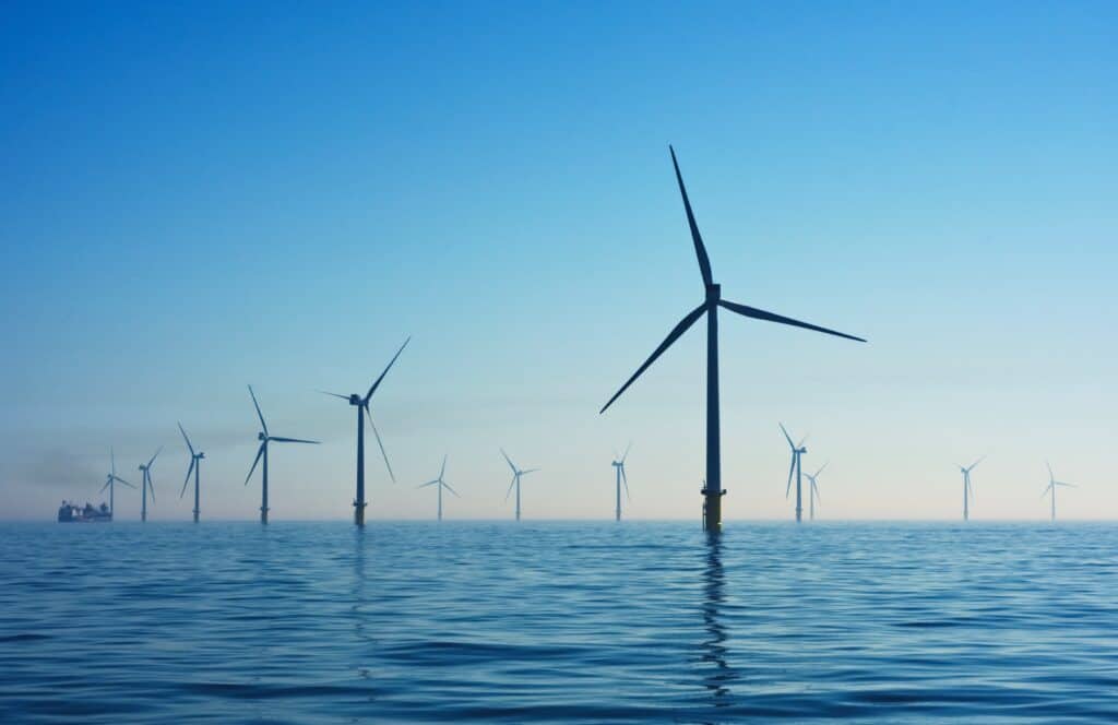 Windmühlen im Wasser: Der Klimawandel ist ein aktuelles und relevantes Thema und eignet sich daher auch für eine Bachelorarbeit mit aktuellem Bezug.