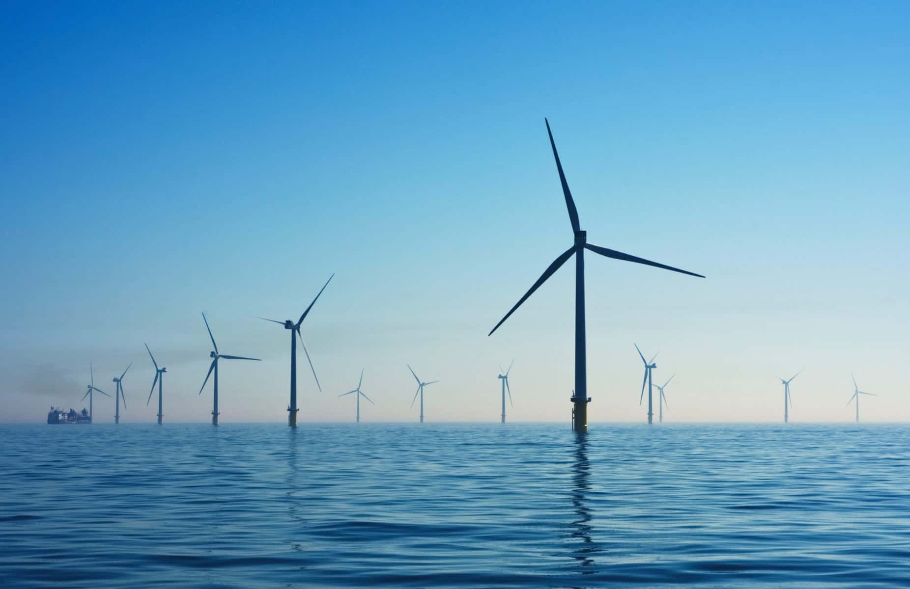 Windmühlen im Wasser: Der Klimawandel ist ein aktuelles und relevantes Thema und eignet sich daher auch für eine Bachelorarbeit mit aktuellem Bezug.